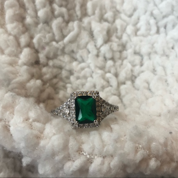 Fragrant Jewels Green Stone Ring - Picture 3 of 4